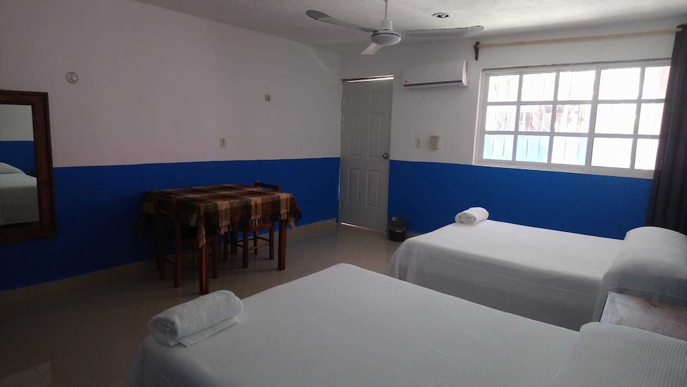 Basic Quadruple Room, 2 Queen Beds photo 2