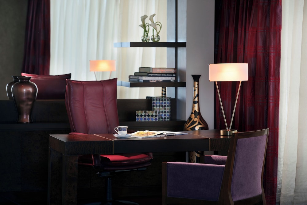 Executive Suite thumbnail 5