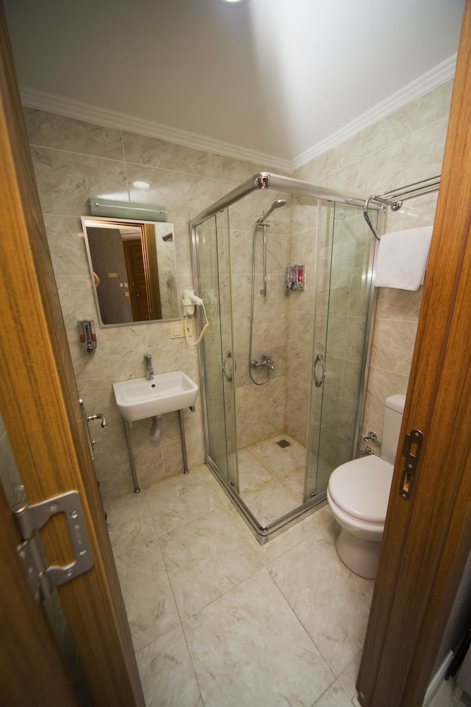 Grand House photo 2