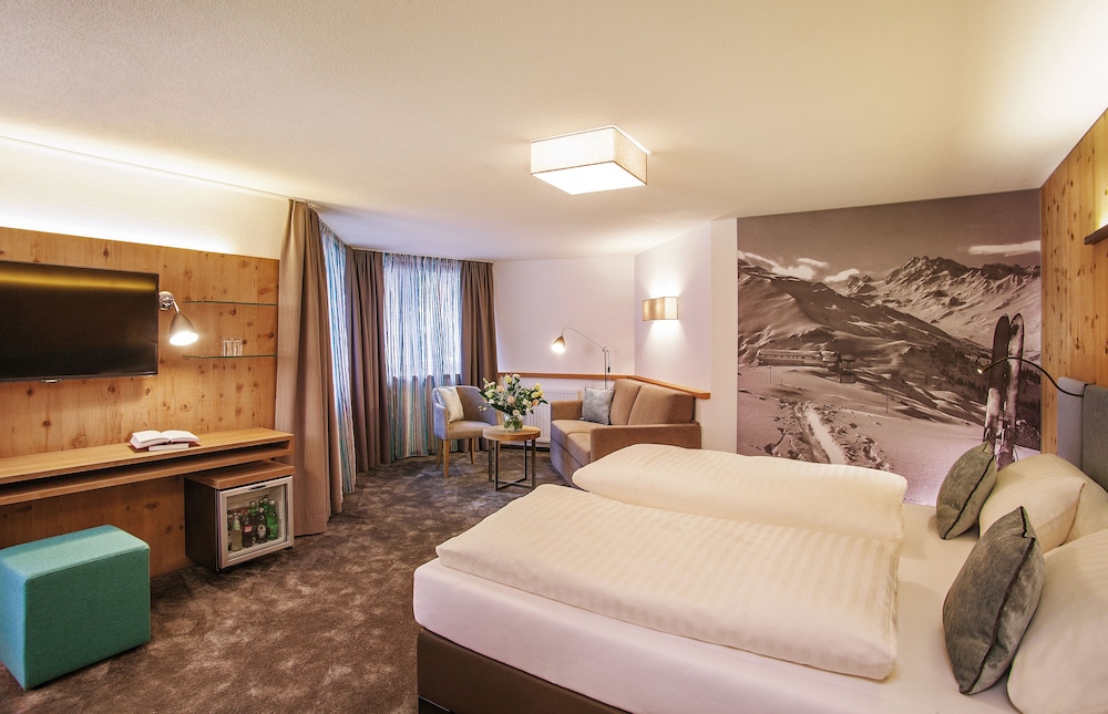 Club Deluxe Junior Suite photo 1