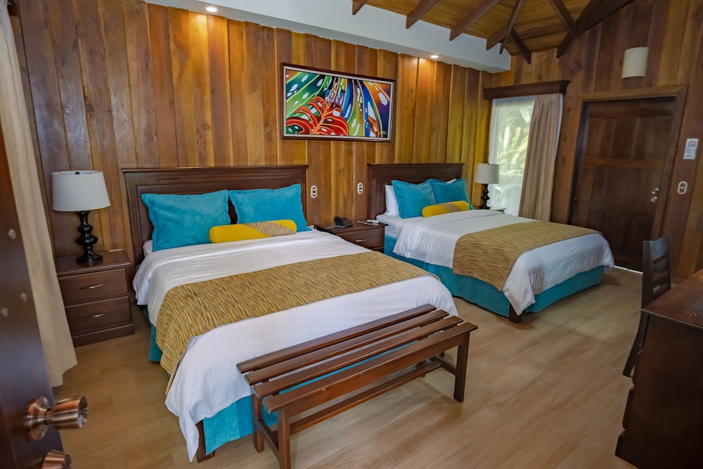 Bungalow, 2 Queen Beds - Photo 4