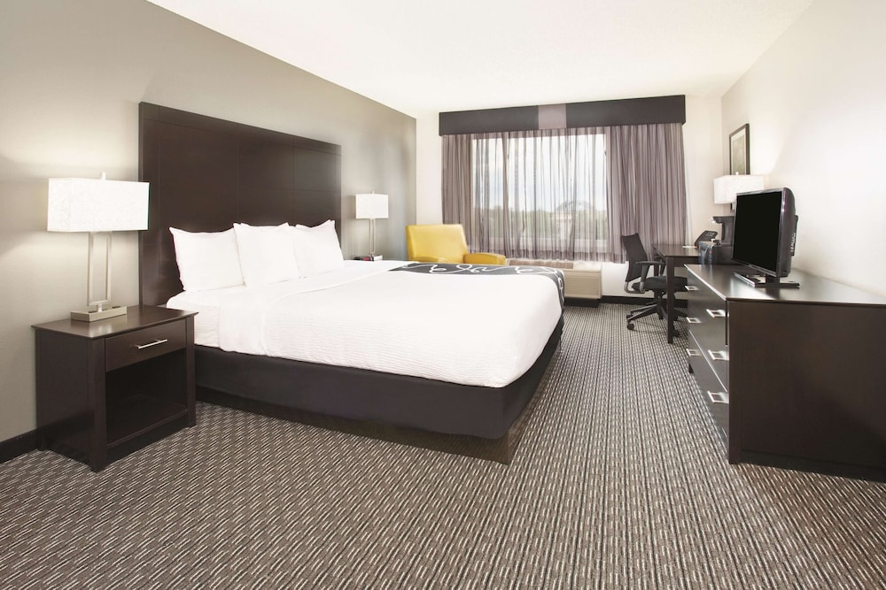 Room, 1 King Bed, Non Smoking - Photo 2