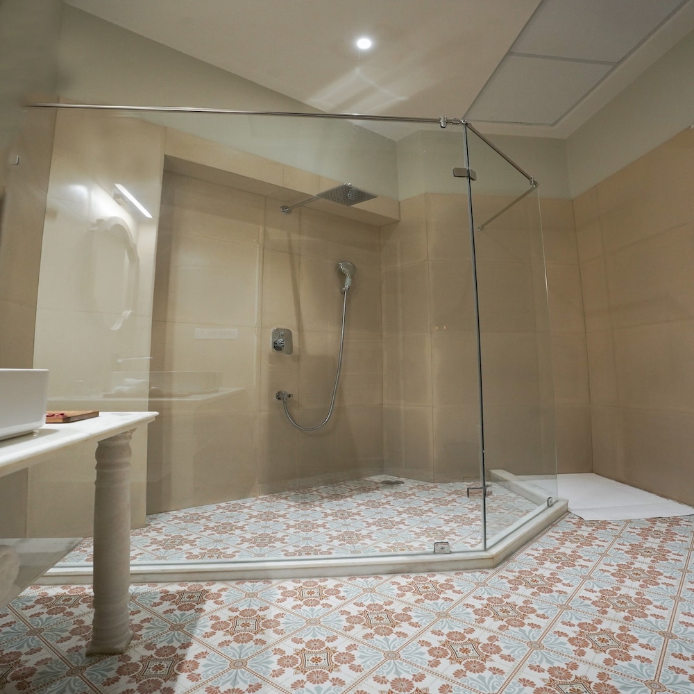 Upper Luxury - Photo 43