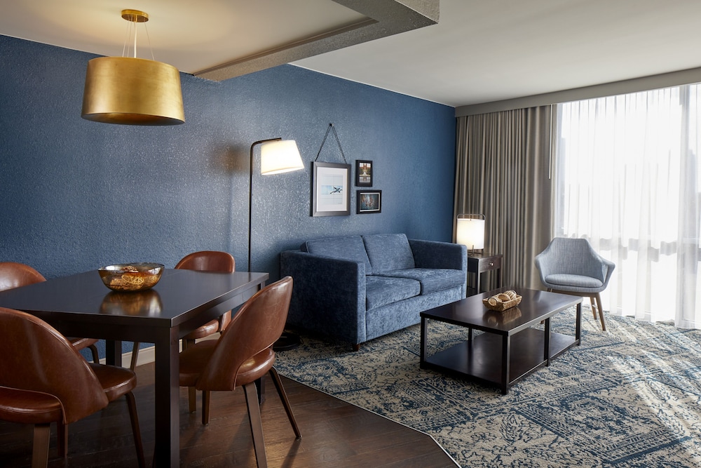 Suite, 1 Bedroom - Photo 3