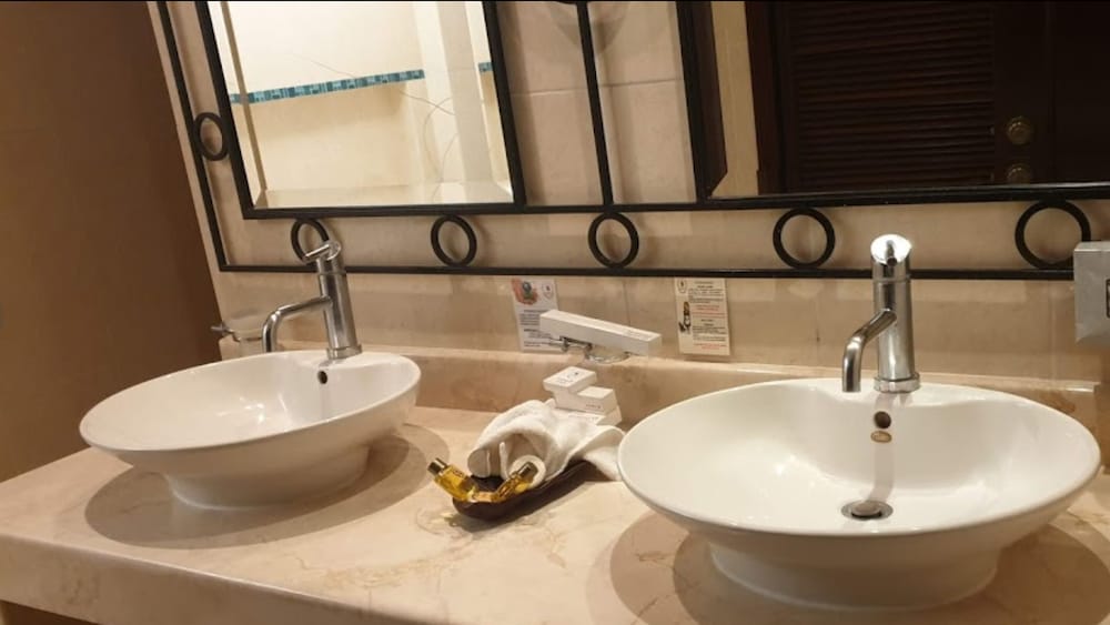 Standard Room - Photo 8