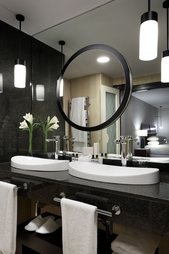 Executive Suite (Regency, with Club Access) thumbnail 5