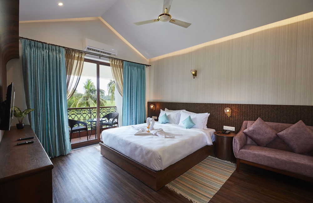 Luxury Room, 1 King Bed, Garden View photo 3
