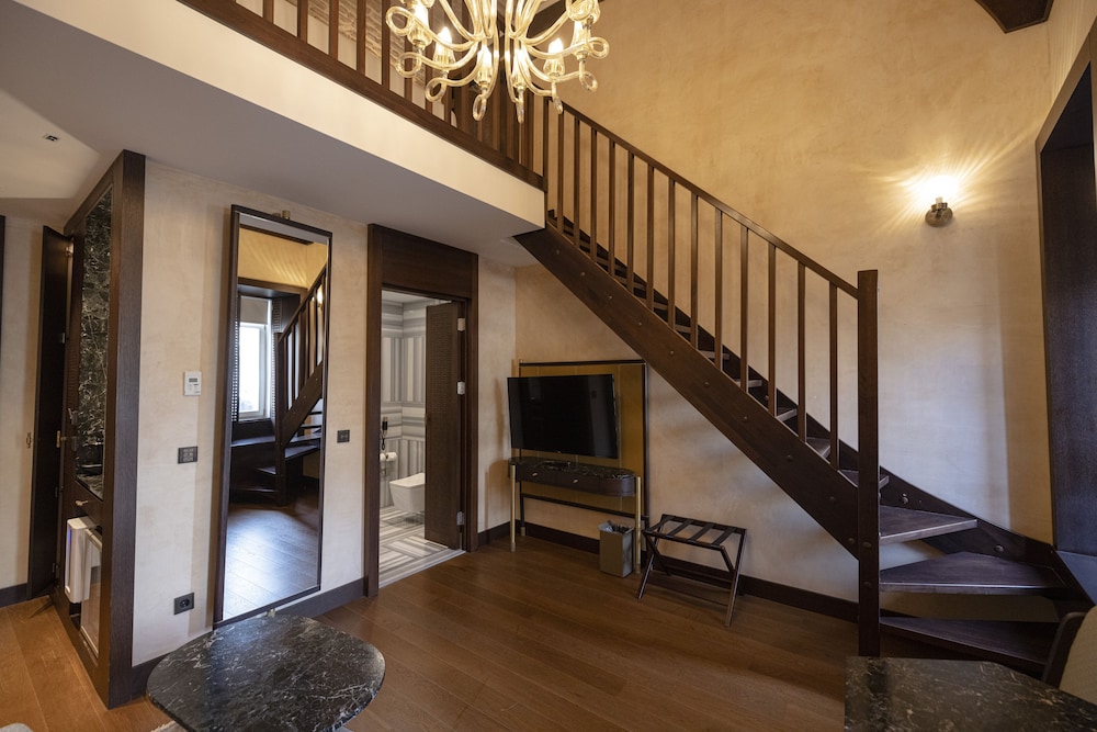Executive Suite, 1 King Bed (Duplex) photo 3