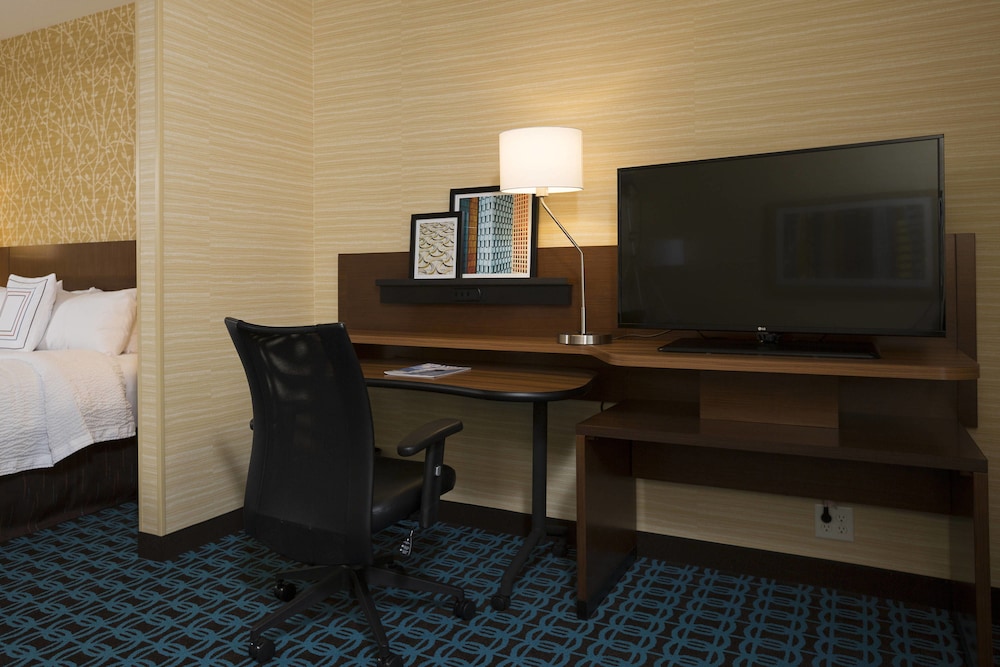 Suite, 1 King Bed with Sofa bed (Mobility Accessible, Tub)