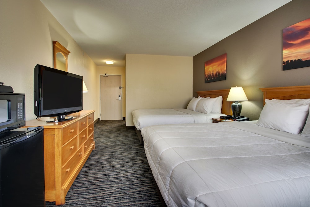 Standard Room, 2 Queen Beds (Double Queen Room)