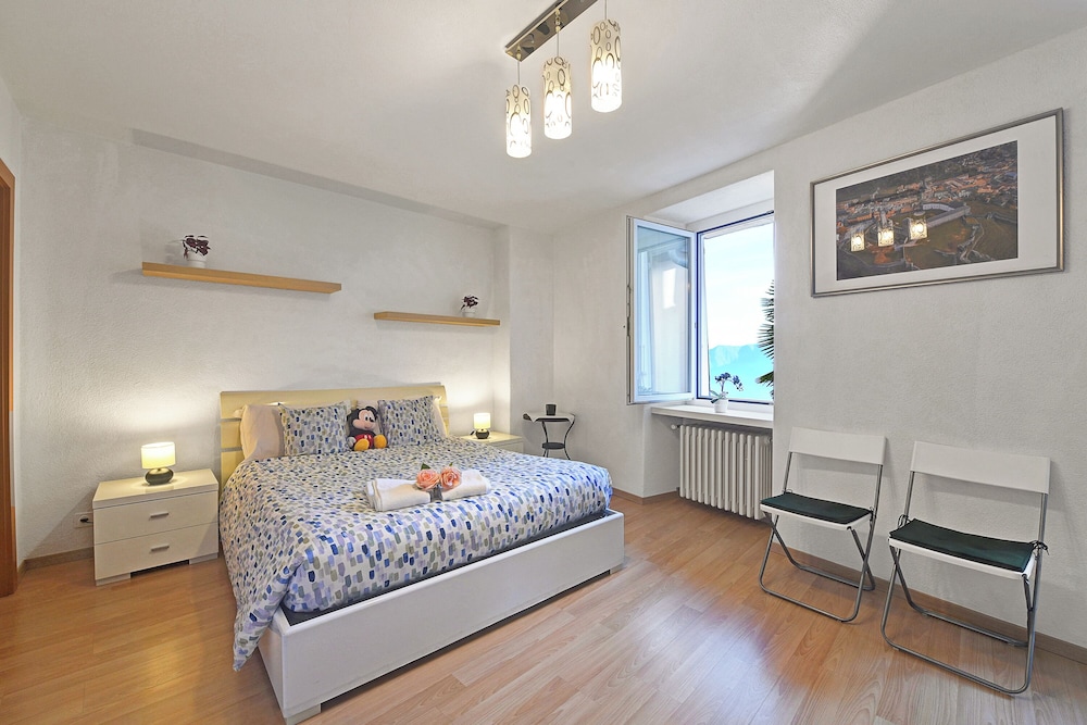 Family House, Multiple Bedrooms, 2 Bathrooms (Lugano Bay View Twins)