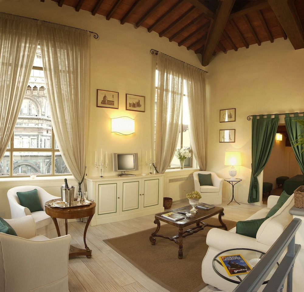 Deluxe Suite, City View (Altana) photo 2