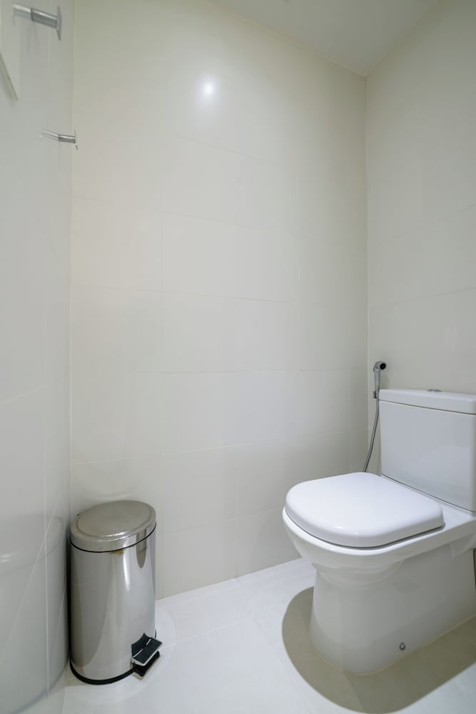King Suite with Balcony thumbnail 6