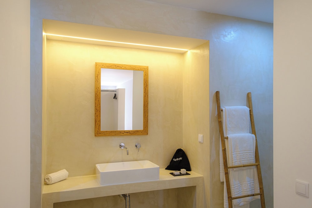 Standard Double or Twin Room - Photo 4