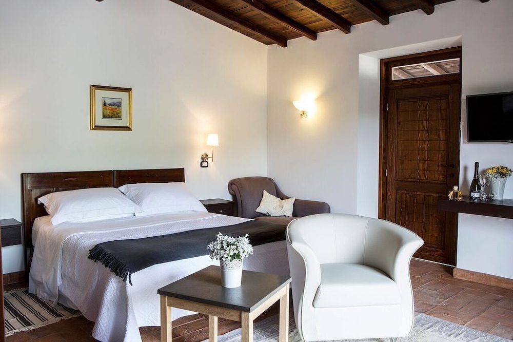 Double Room Ensuite with Shower (Lavanda)
