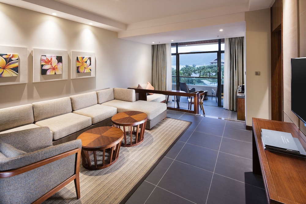 King Double Balcony Deluxe Ocean View Suite - Photo 2