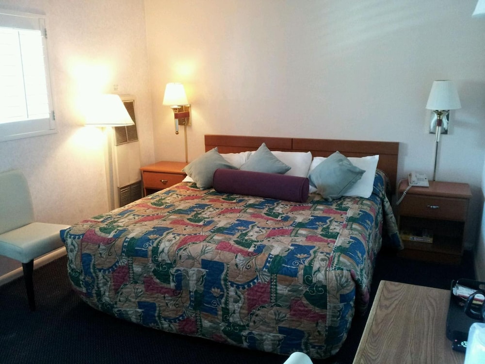 Standard Room, 1 King Bed - Photo 5