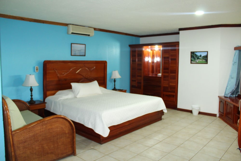 Standard Room, 1 King Bed photo 1