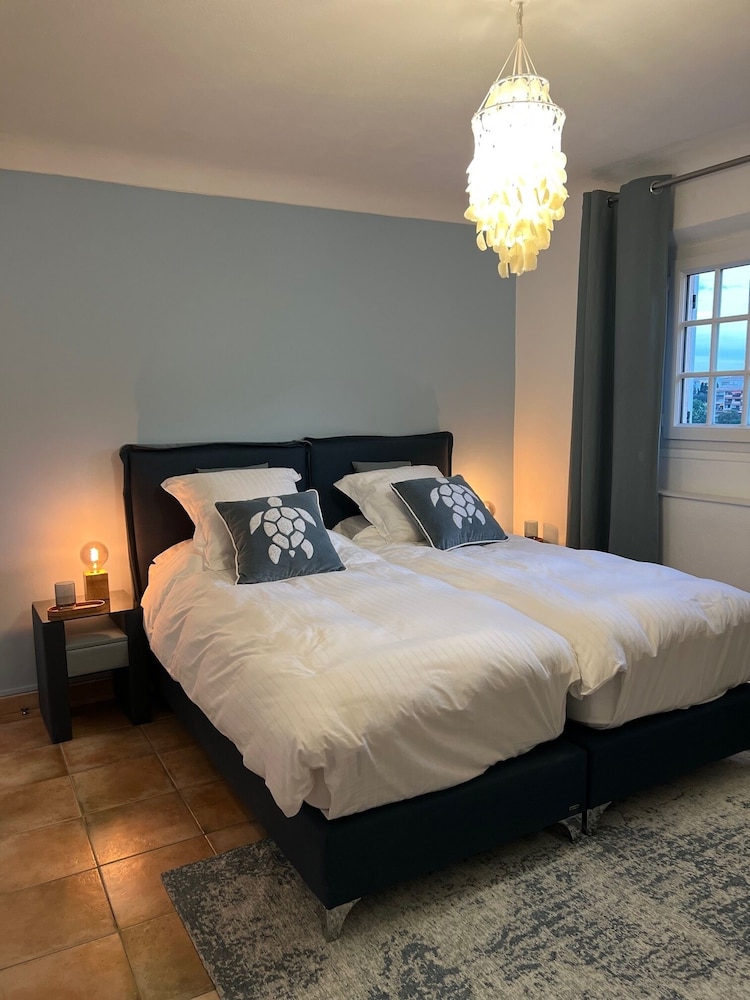 Twin Room, Ensuite, Pool View (Bleue) photo 3