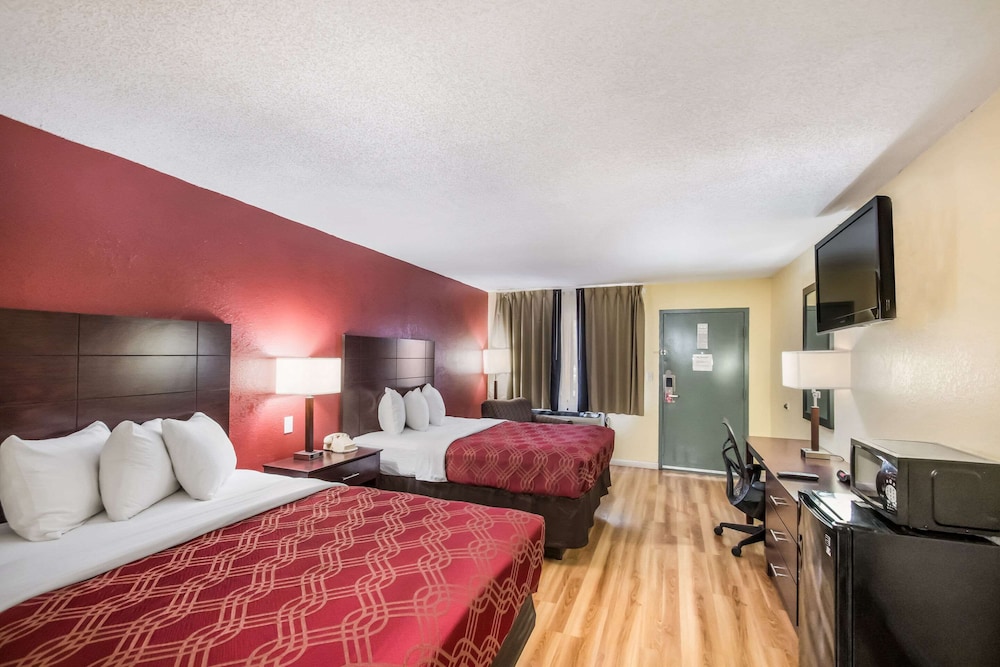 Standard Room, 2 Queen Beds, Non Smoking photo 2