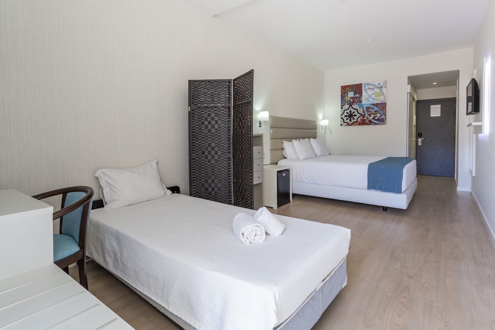 Standard Triple Room, Partial Sea View