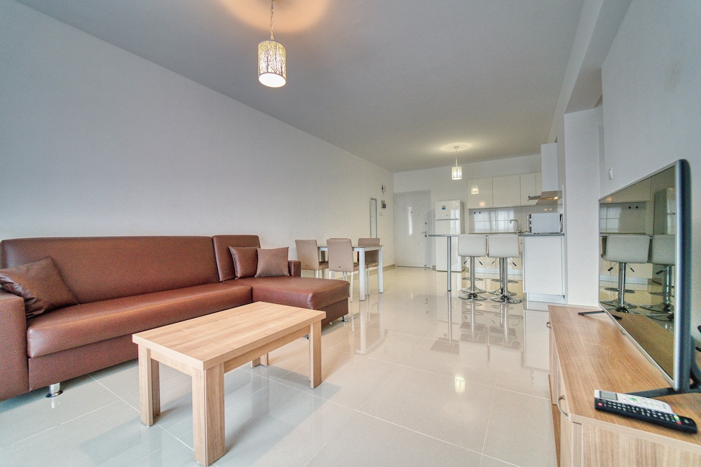 Apartment, 2 Bedrooms - Photo 1