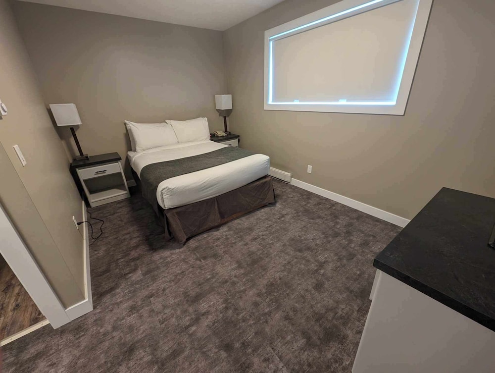 Suite, 1 Queen Bed, Kitchen (Pet Friendly) photo 1