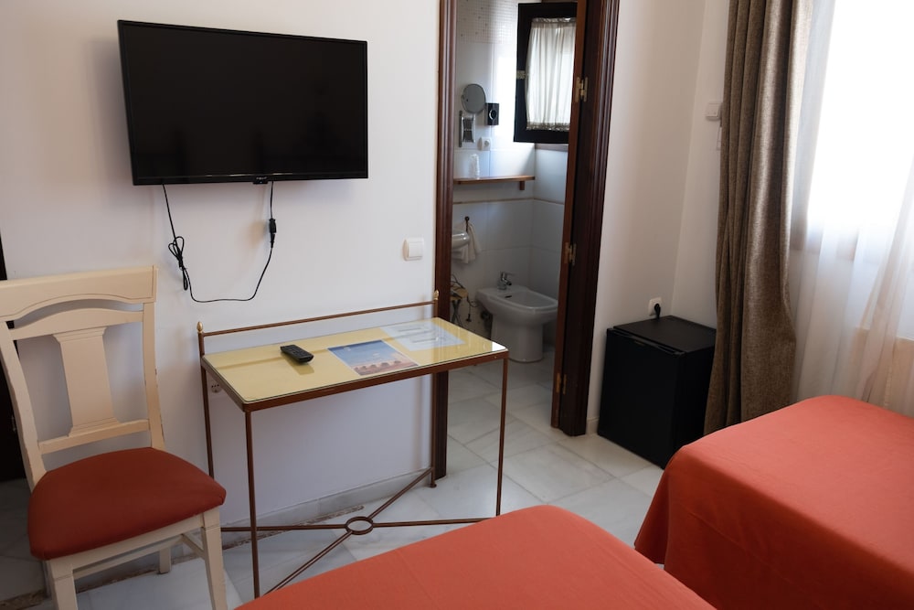 Standard Triple Room, 3 Twin Beds photo 3