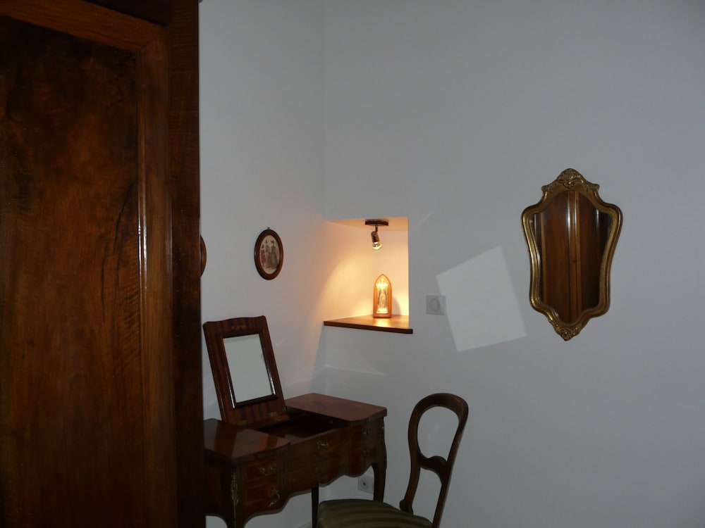 Double Room, Shared Bathroom (Cécile) photo 3
