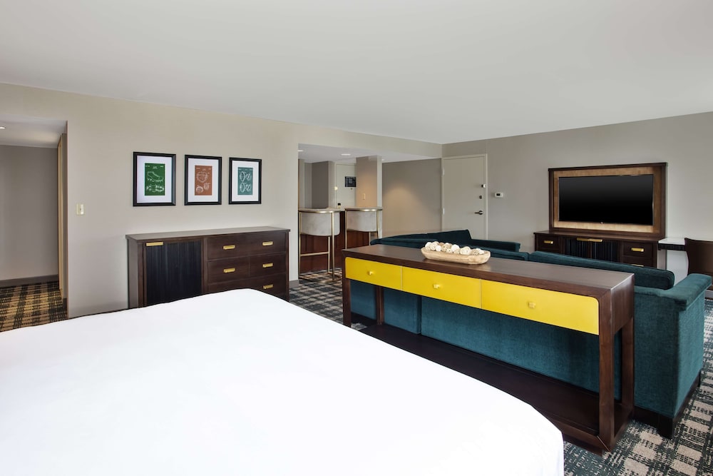 Junior Suite, 1 King Bed photo 1