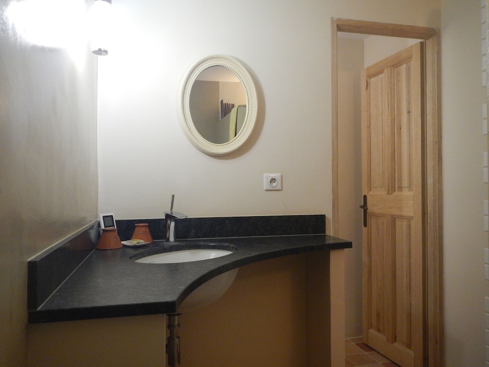 Double Room, 1 Queen Bed (Simiane) photo 2