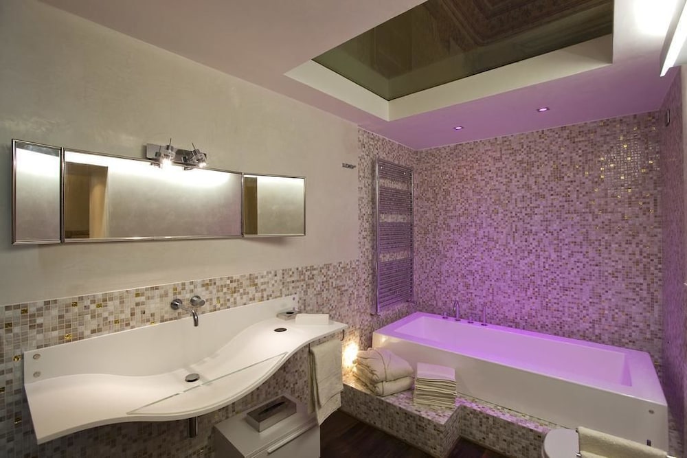 Deluxe Double Room Single Use photo 3