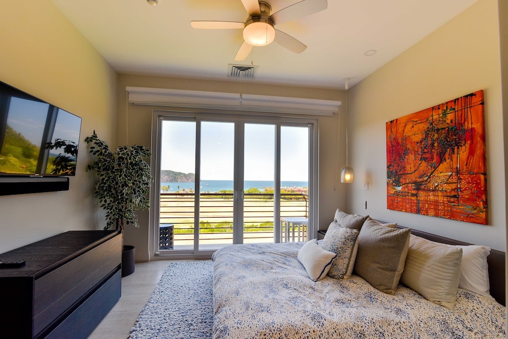 Deluxe Condo, 2 Bathrooms, Ocean View