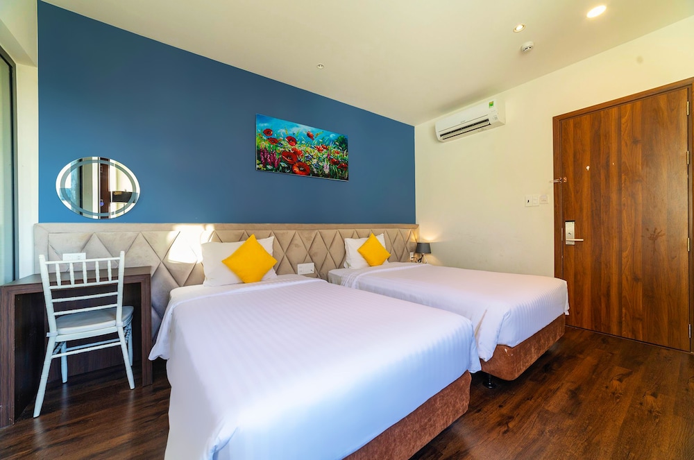 Deluxe Twin Room, City View - Photo 2