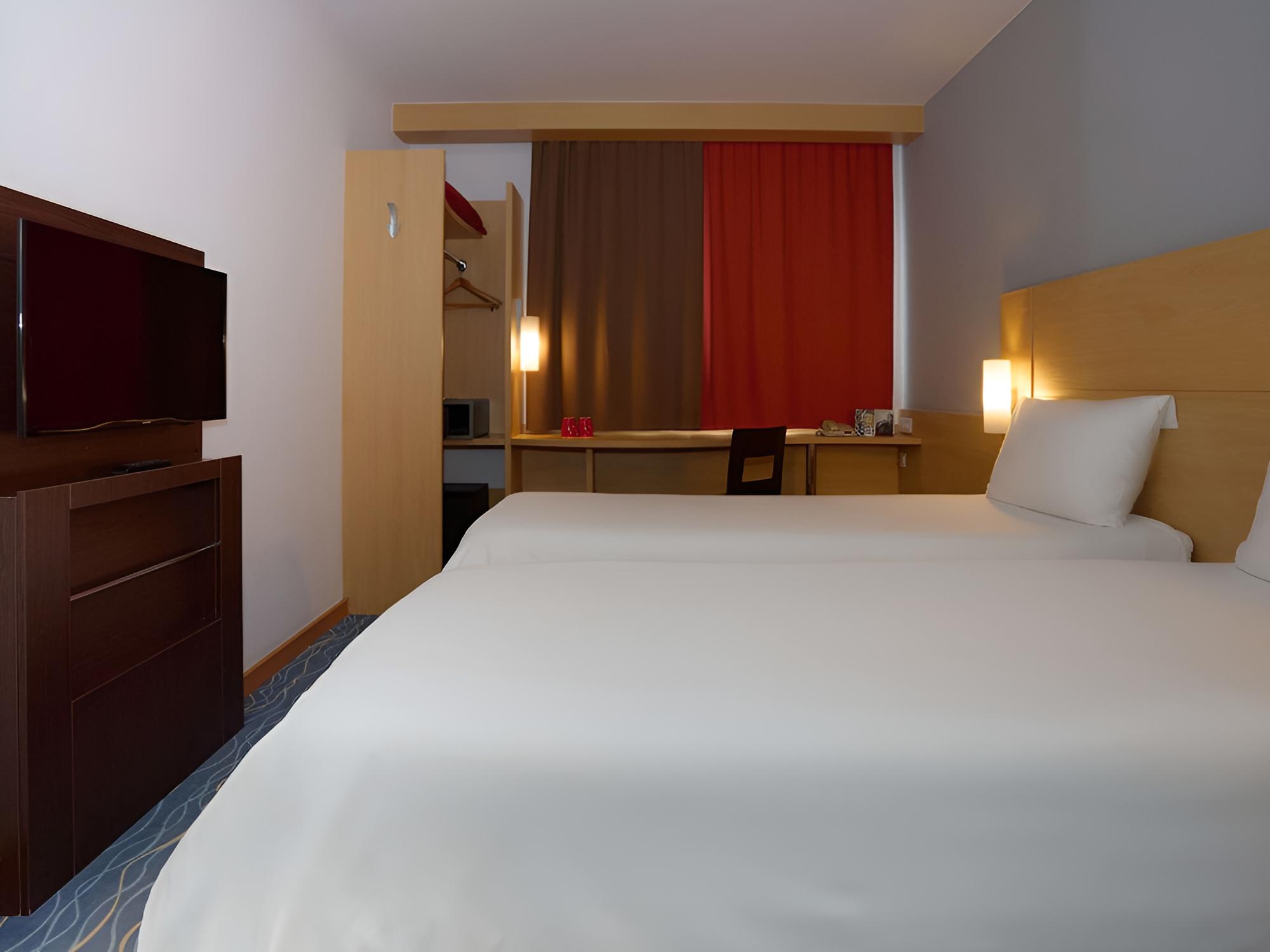 Standard Room, 2 Twin Beds photo 3