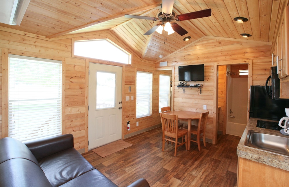 Cabin, 2 Bedrooms (No Pets, Linens Included)