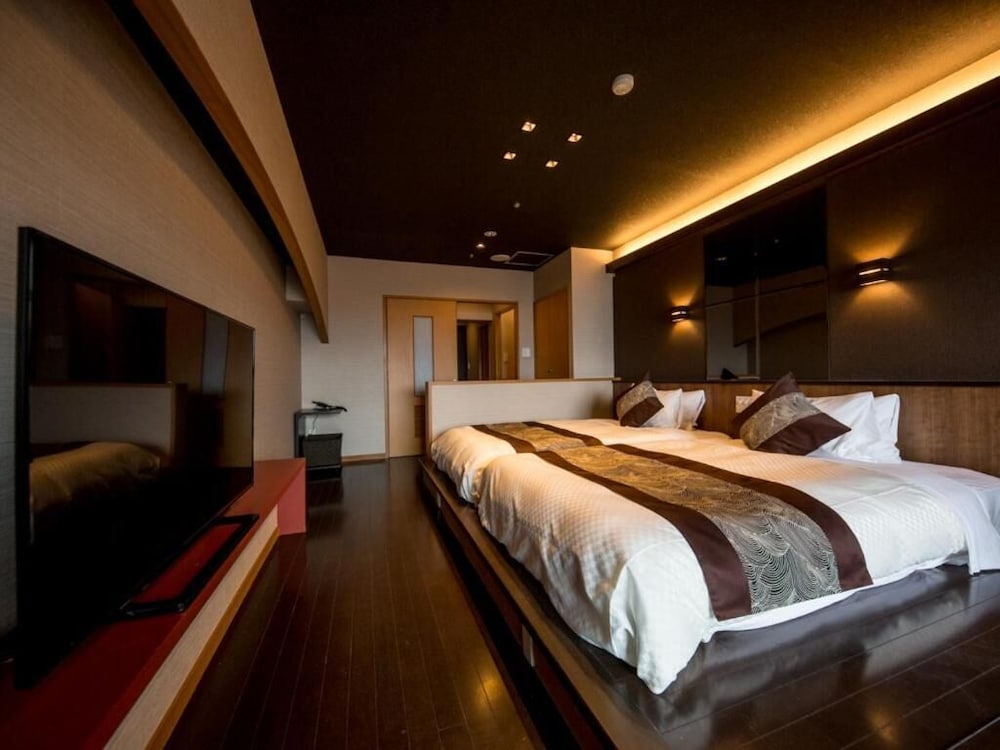 Western-style modern Japanese room with open-air bath and ocean view Smoking photo 1