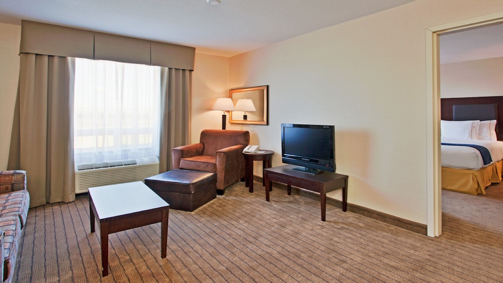 Suite, 1 King Bed, Jetted Tub - Photo 4