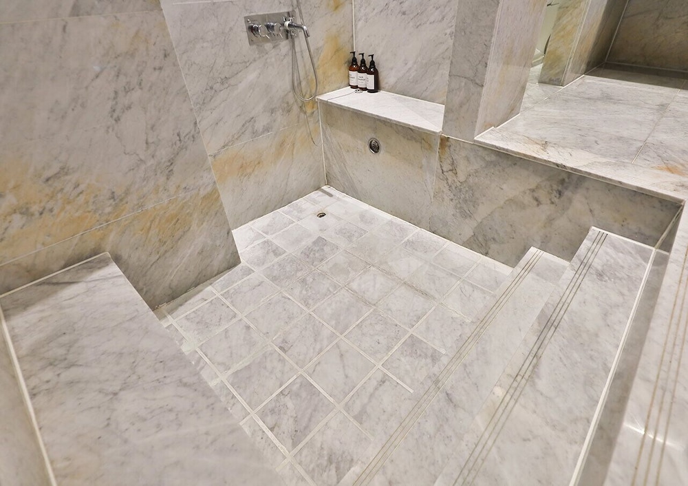 Suite - Photo 5