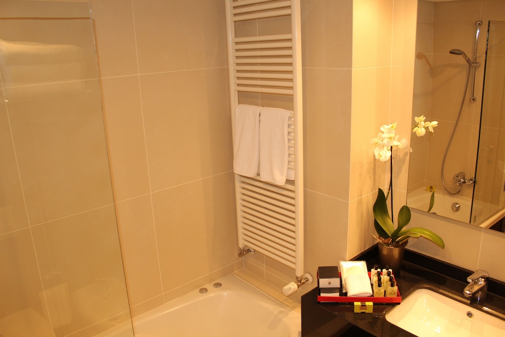 Premium Room, 1 Queen Bed - Photo 7