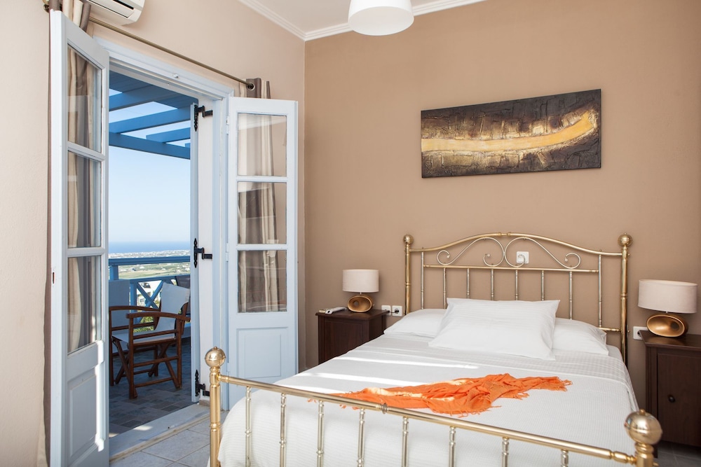 Standard Studio, Sea View