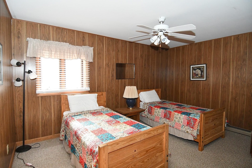House, 2 Queen Beds (Brigadoon - 5 Bedroom Retreat )