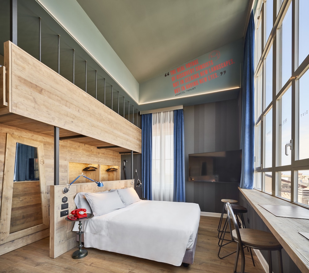 Panoramic Quadruple Room (Modernist King Panoramic) - Photo 5