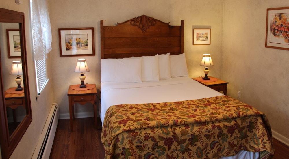 Sugar Maple, 1 Queen Bed photo 3