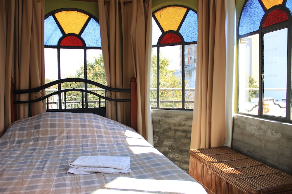 Romantic Single Room, 1 Double Bed, Shared Bathroom, River View photo 3