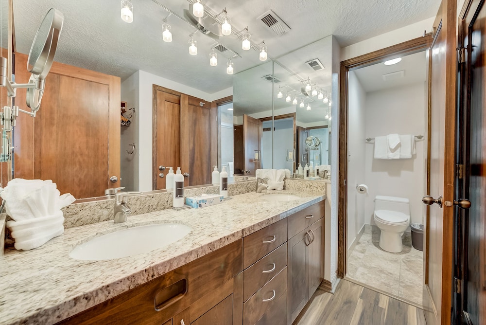 2 Bedroom Condominium - Photo 39