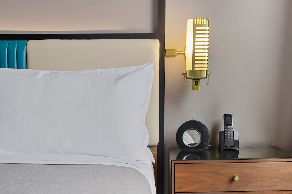 Premium Room, 1 King Bed, Accessible (Mobility & Hearing, Roll-In Shower) - Photo 1