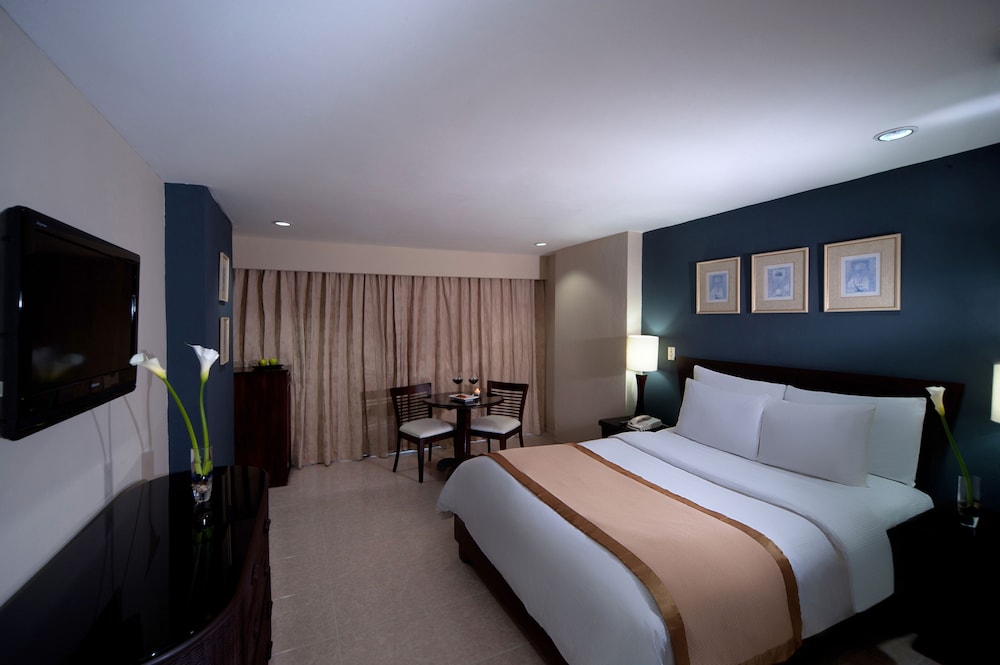 Junior Suite, 1 King Bed - Photo 4