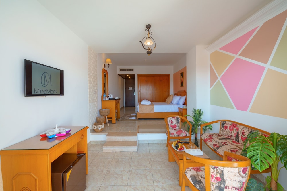Superior Room, 1 Bedroom, Pool View