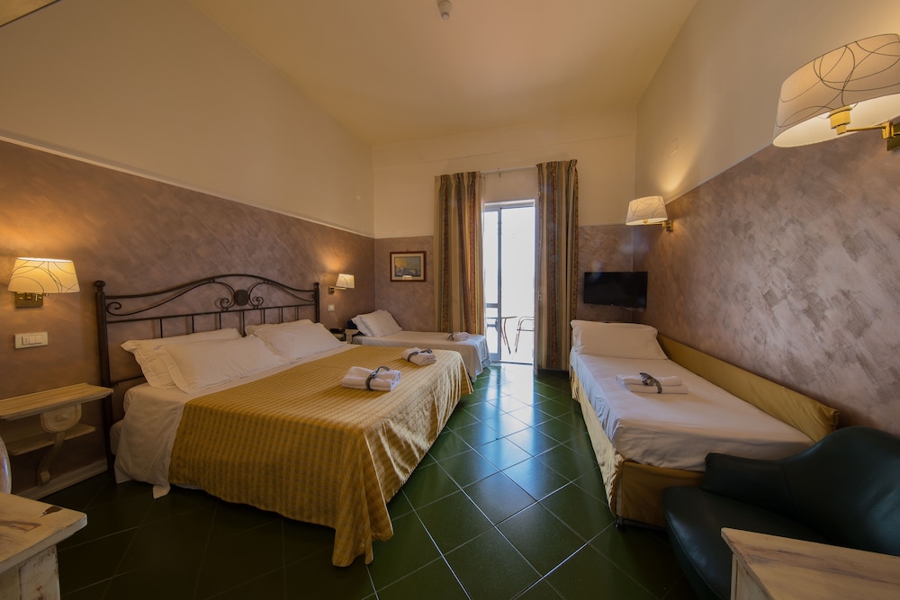 Triple Room - Photo 2
